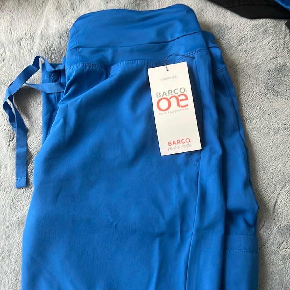 Barco One New Royal Scrubs. Top size M. Bottoms size SP